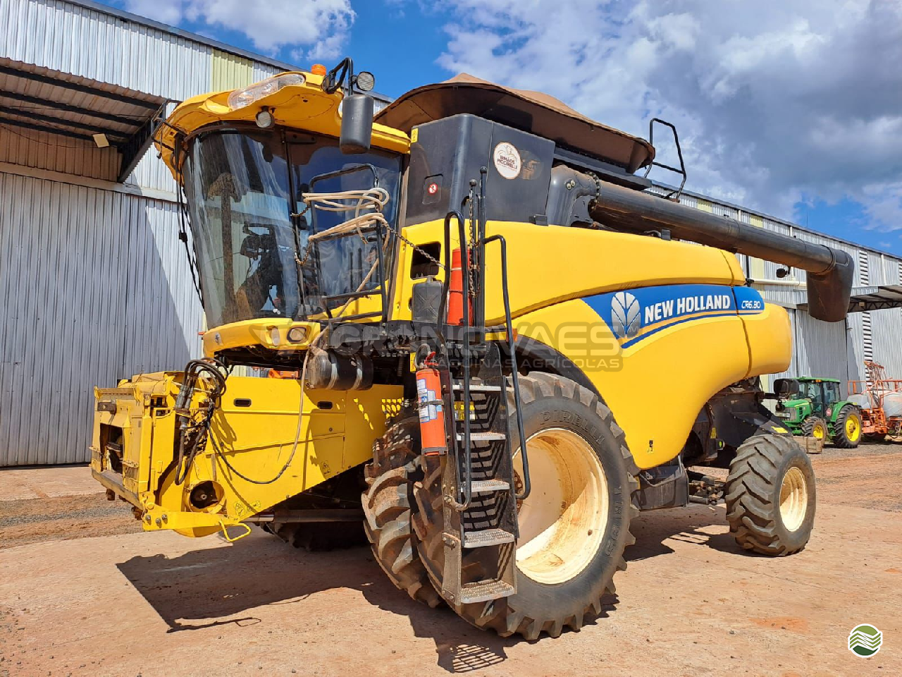 COLHEITADEIRA NEW HOLLAND CR 6.80 Agro Novaes Máquinas Agrícolas FERNANDOPOLIS SÃO PAULO SP